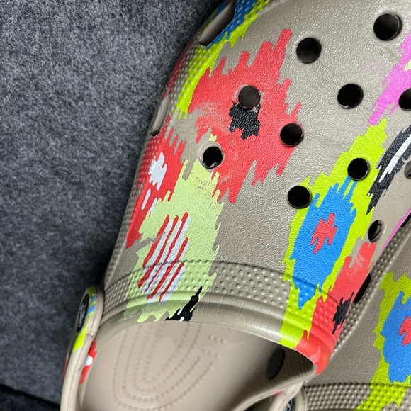 CROCS Ikat Classic Clogs mushroom brown multicolor  M-10 W-12 - Picture 8 of 9